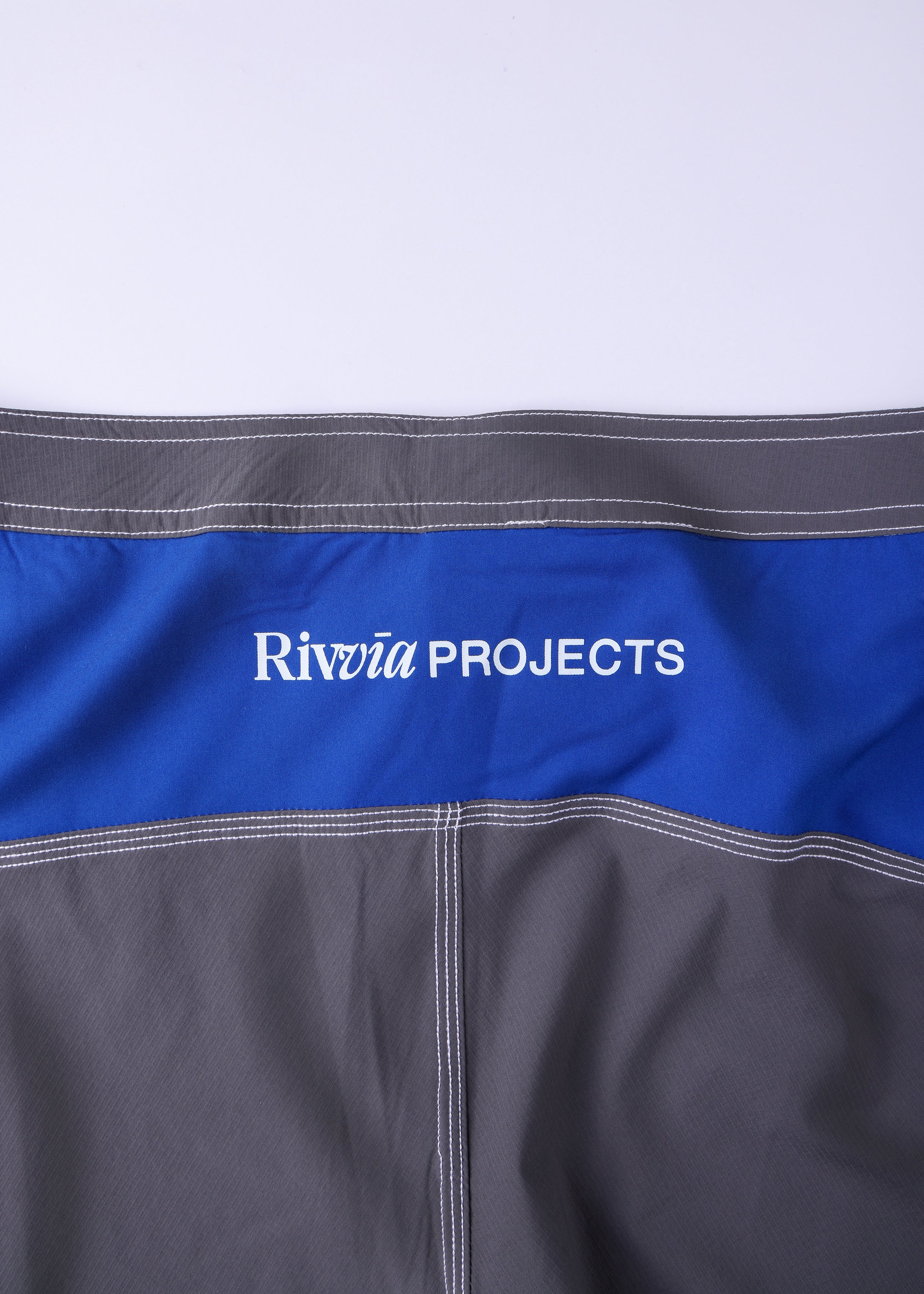Rivvia Frequency 21" Trunk - Grey - Image 7